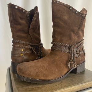 TRASK Italian choco suede boots